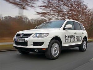 volkswagen_touareg_hybridfront_three_quarters_view Volkswagen Touareg Hybrid