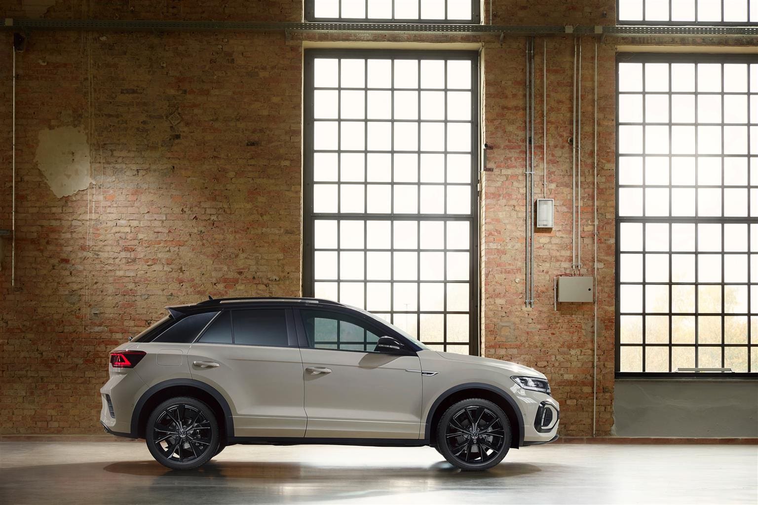 Volkswagen T-Roc R Line bianco laterale