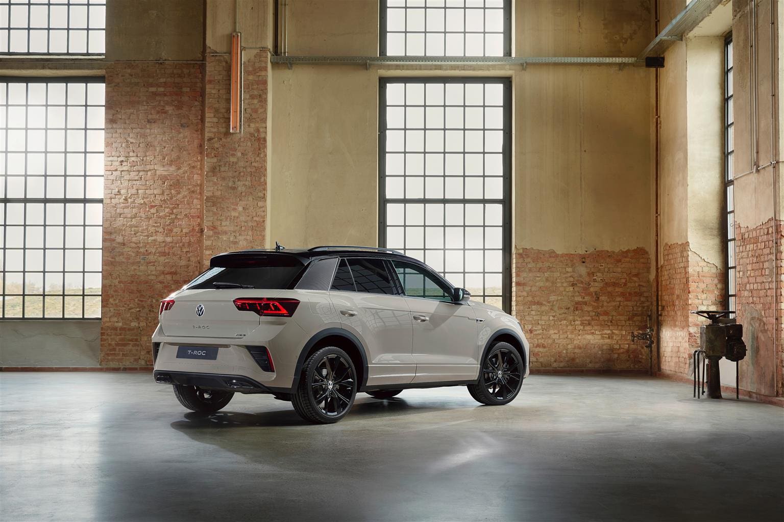 Volkswagen T-Roc R Line bianco posteriore