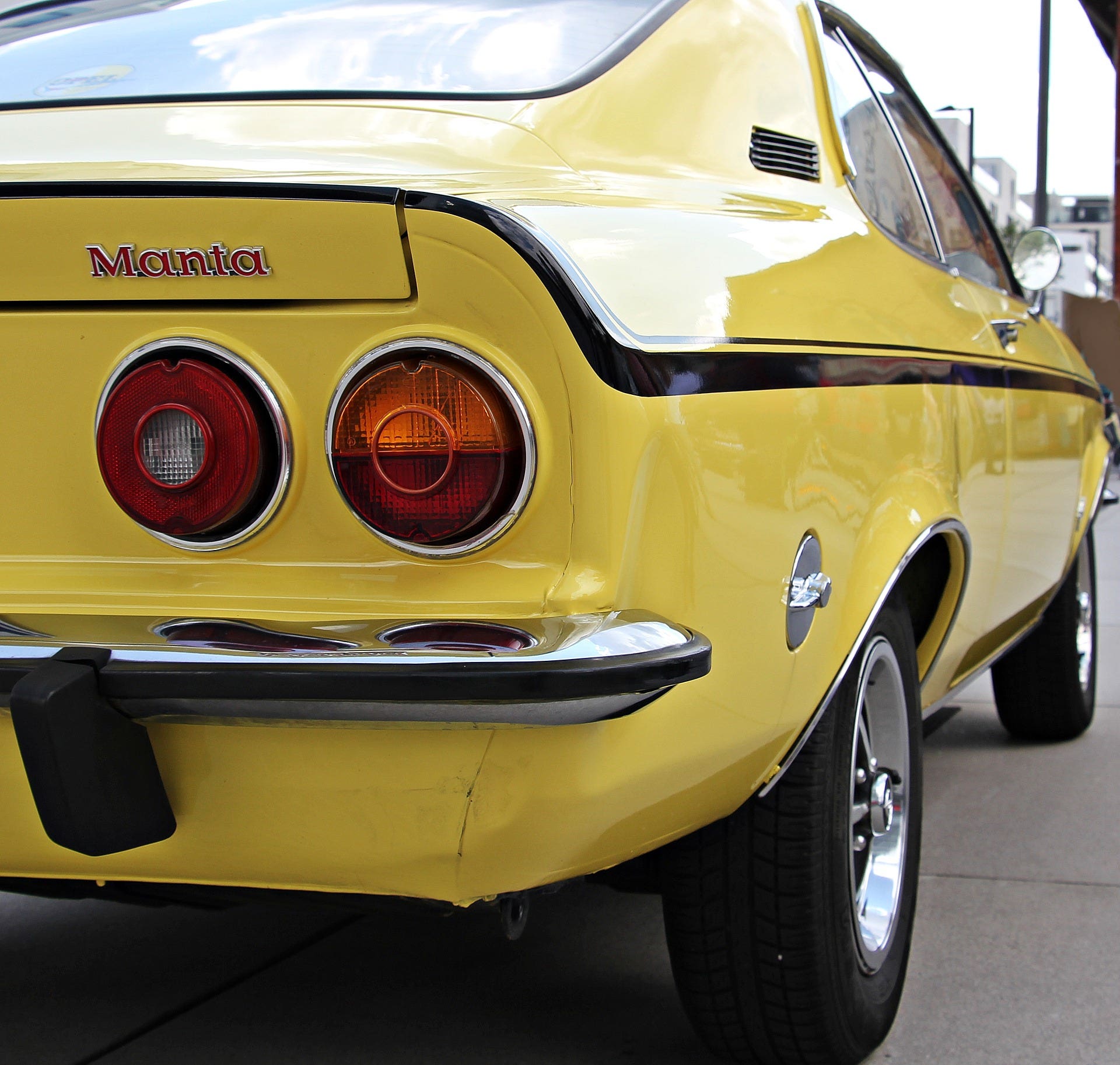 Opel Manta del 1970 Gialla