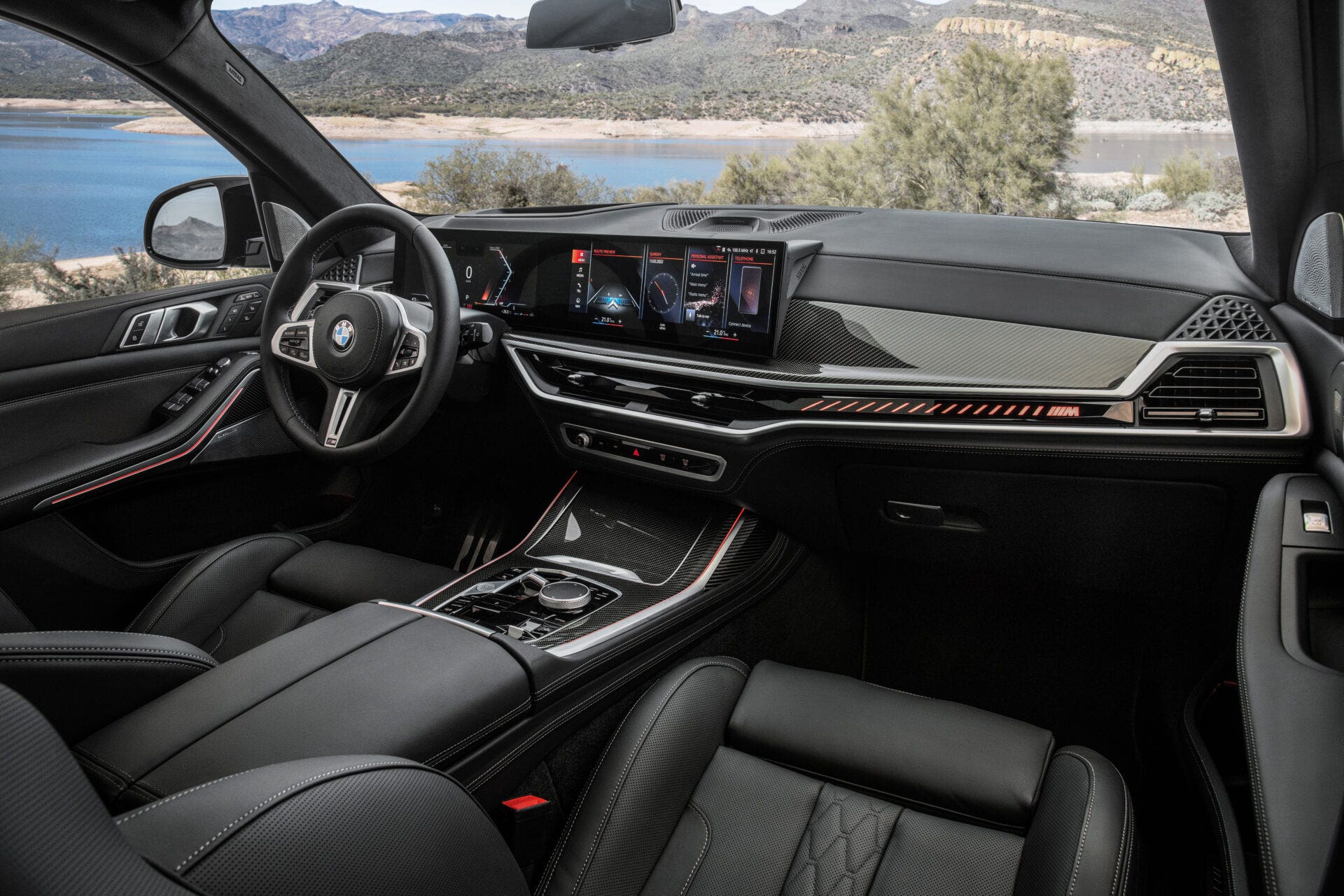 BMW X7 interno cruscotto plancia strumenti