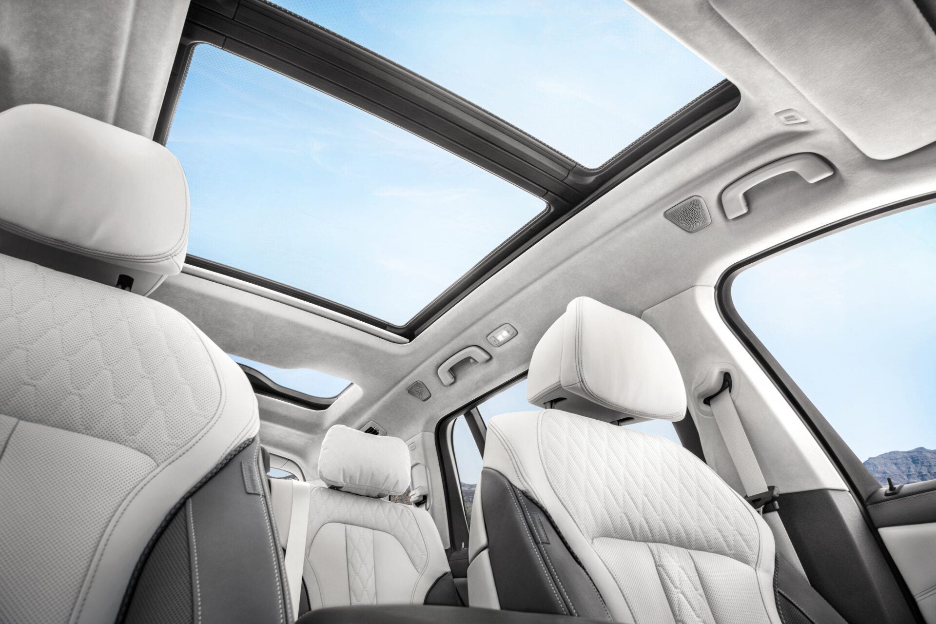 BMW X7 Interni tetto panoramico