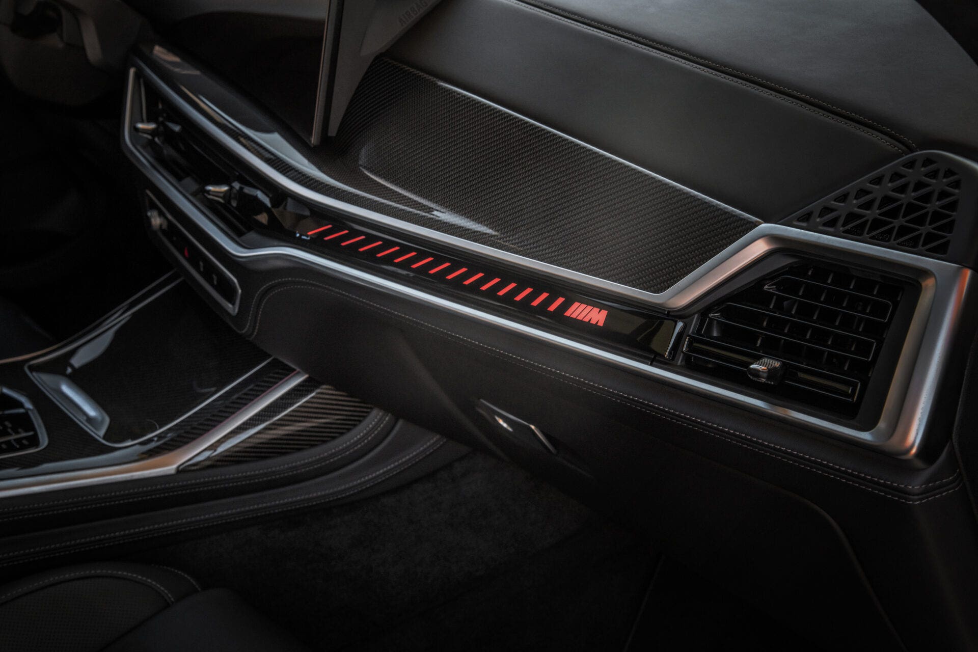 BMW X7 interni cruscotto plancia