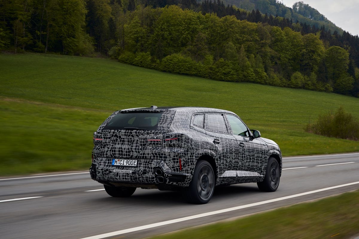 BMW XM 2023 prototipo ufficiale foto