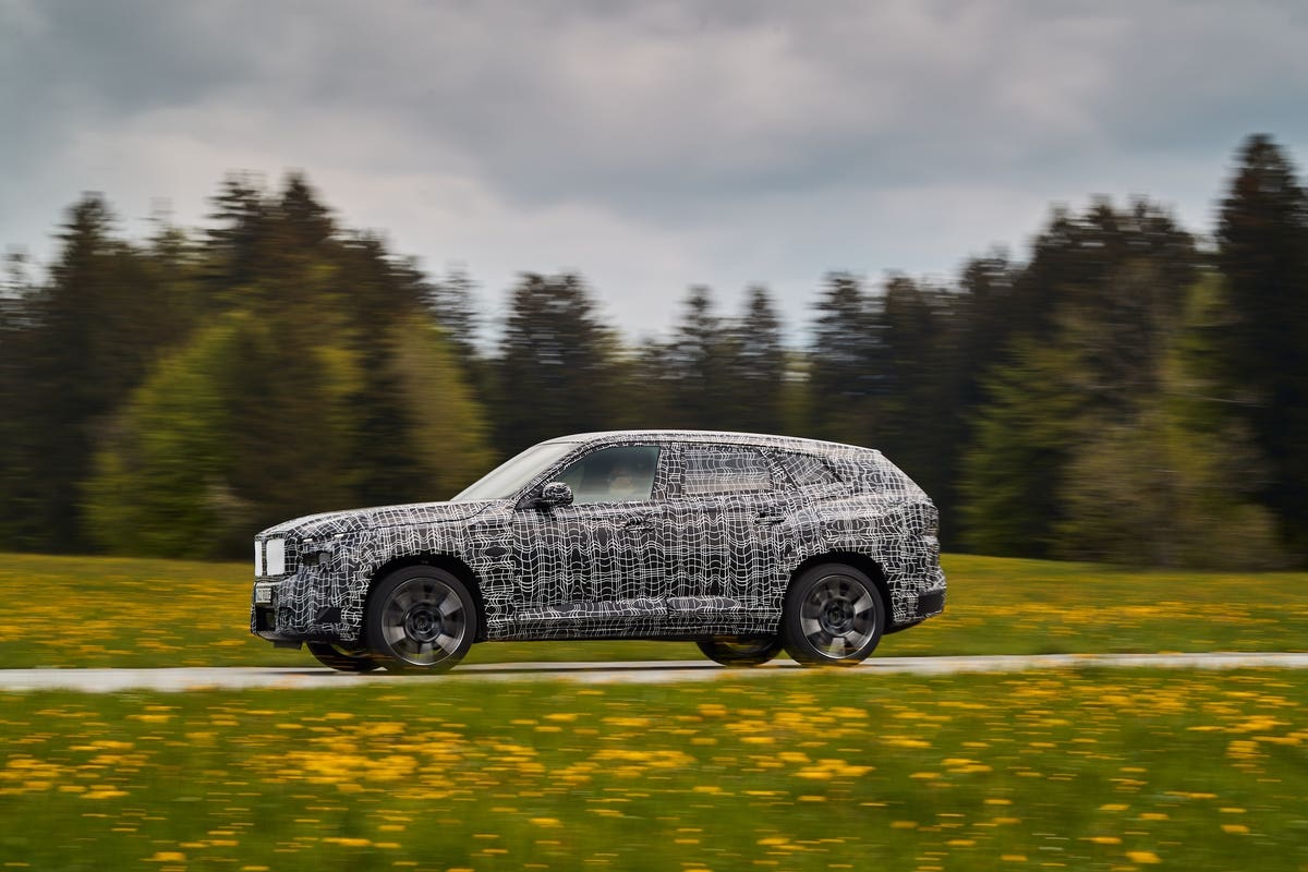 BMW XM 2023 prototipo ufficiale foto