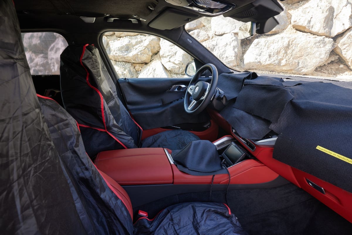 BMW XM 2023 prototipo ufficiale foto