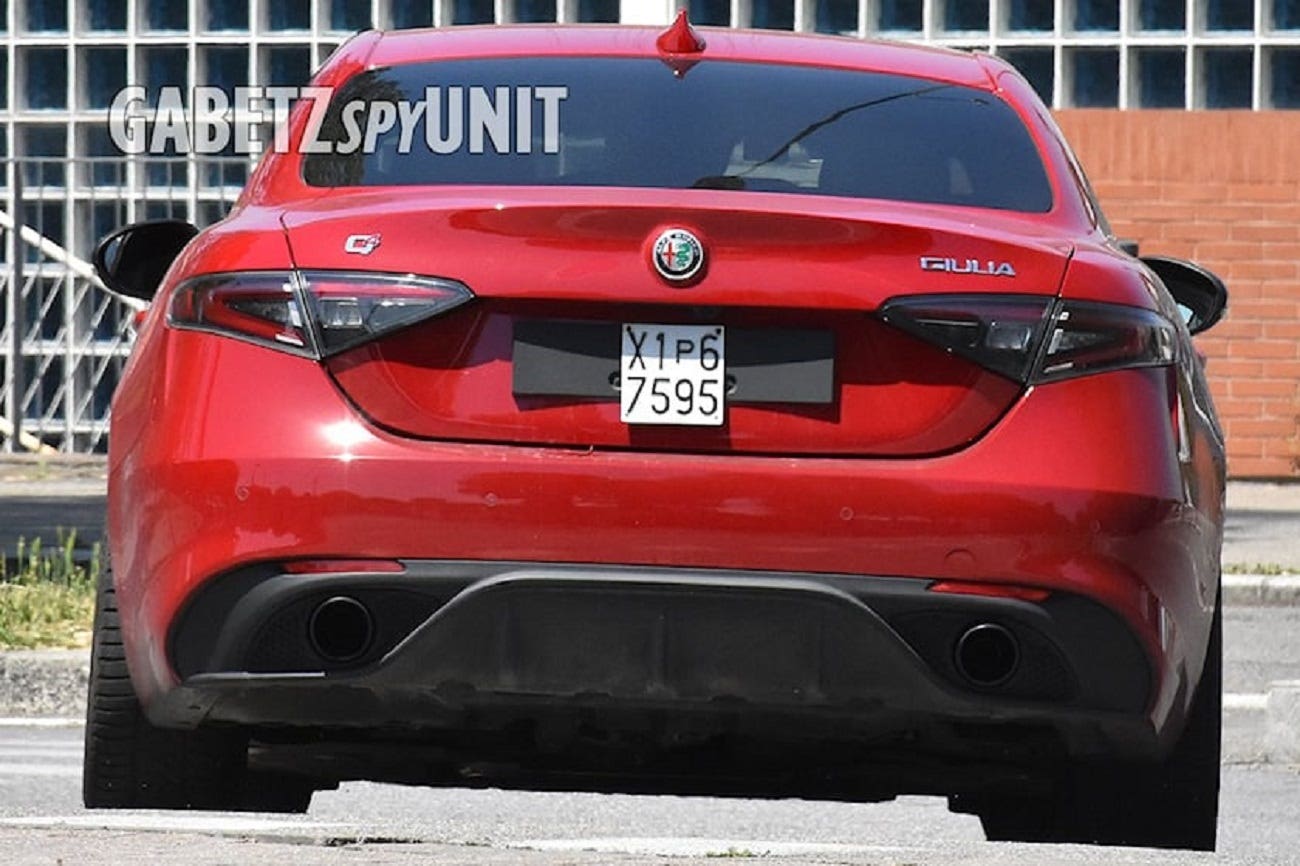 Alfa Giulia posteriore rossa