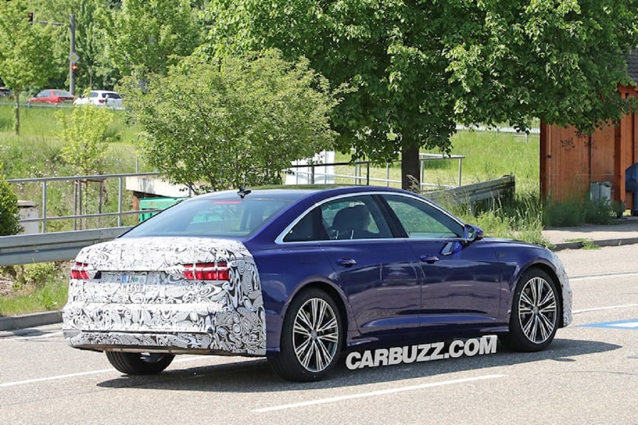 Audi A6 blu posteriore