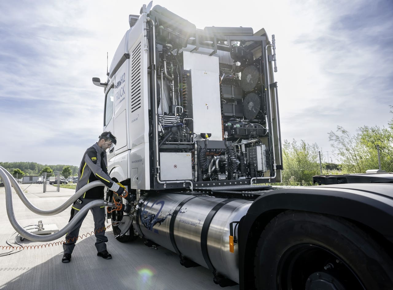 Mercedes-Benz GenH2 Truck prototipo idrogeno liquido