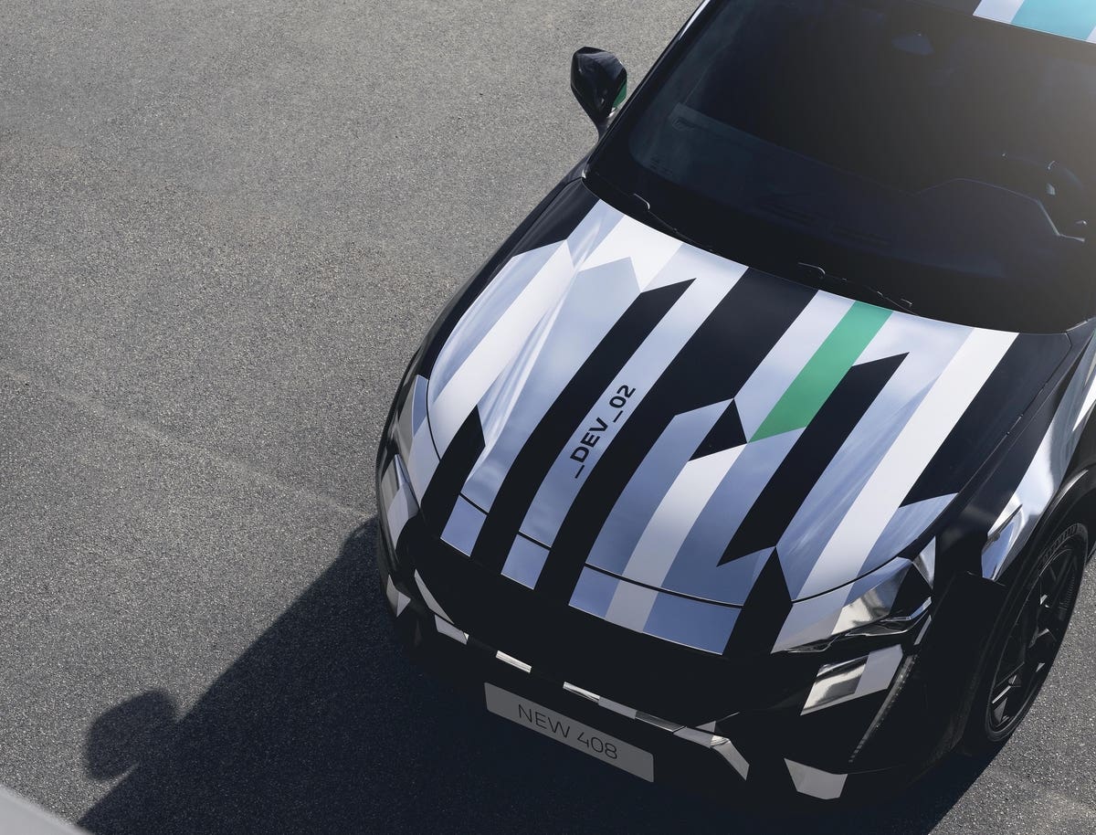 Nuova Peugeot 408 ultimi test teaser