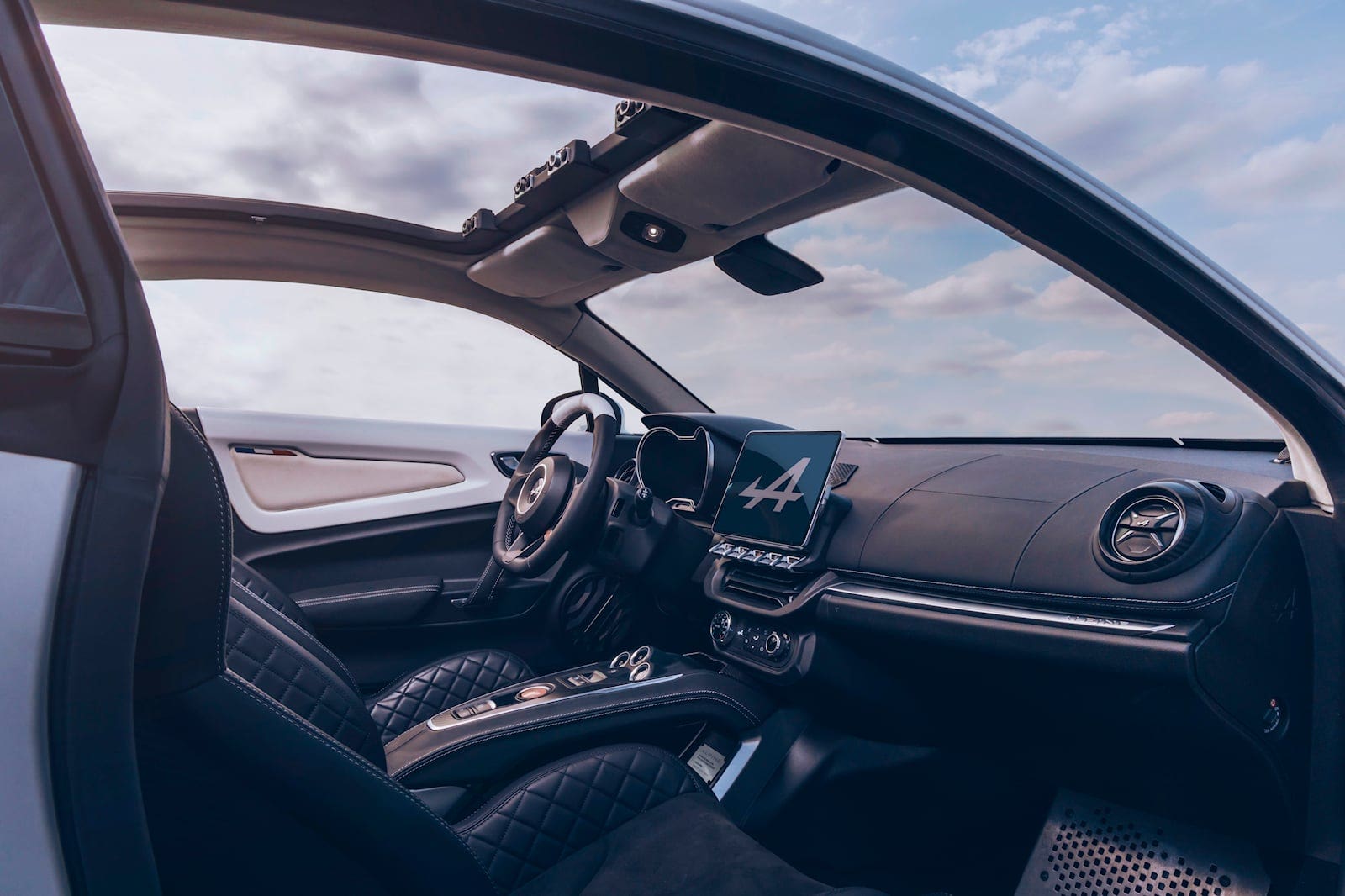 Gli interni della Alpine A110 elettrica