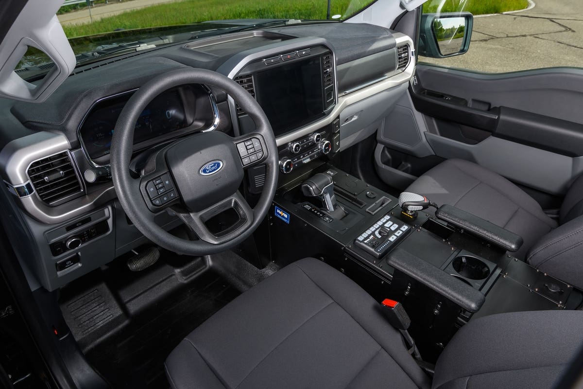 Ford F-150 Lightning Pro SSV 2023