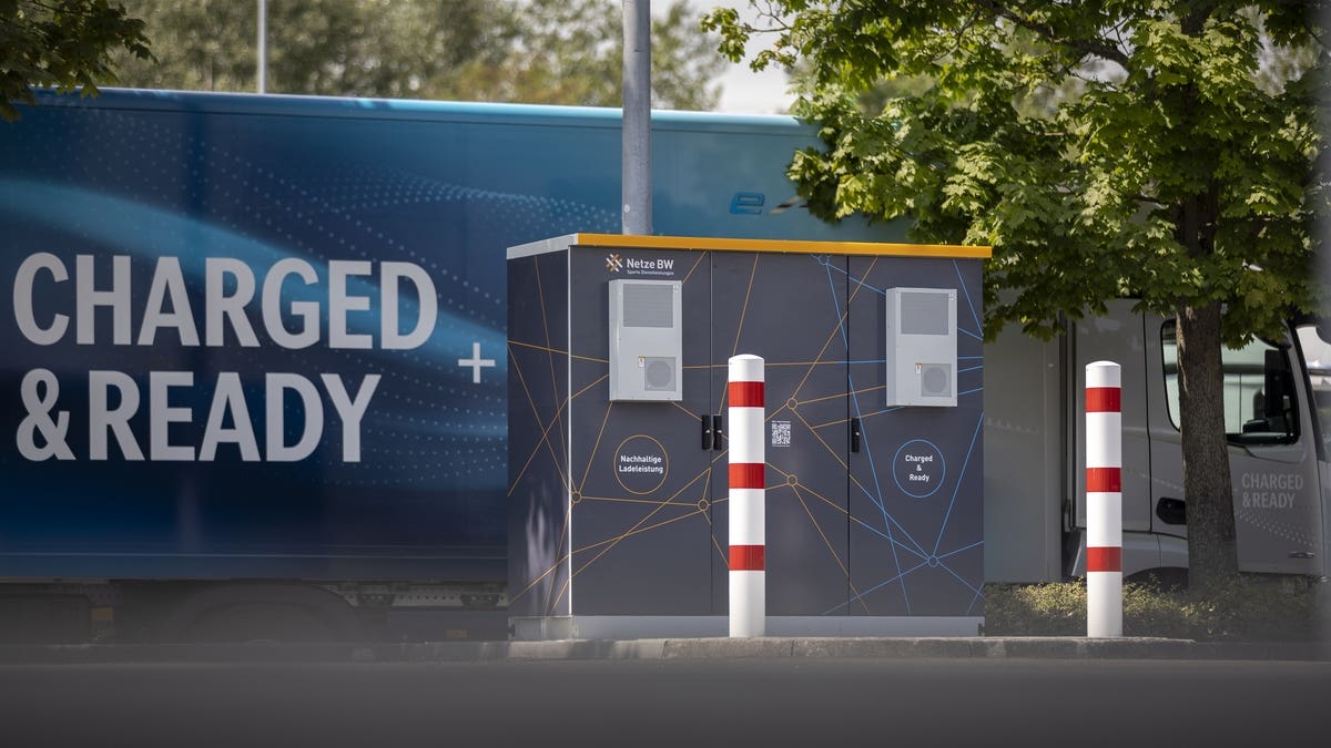 Mercedes eTruck Charging Park Worth