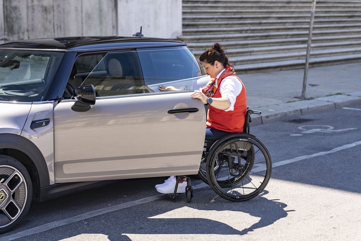 Mini Cooper SE persone disabili