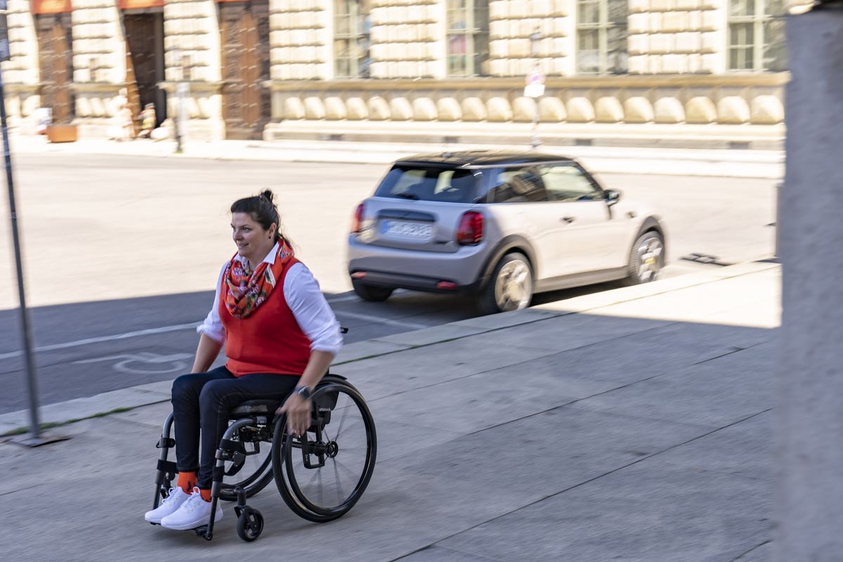 Mini Cooper SE persone disabili