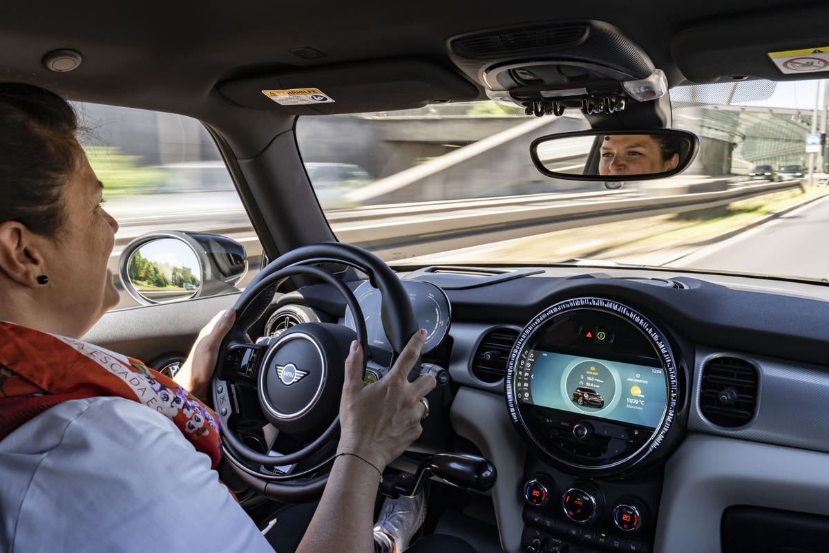 Mini Cooper SE persone disabili