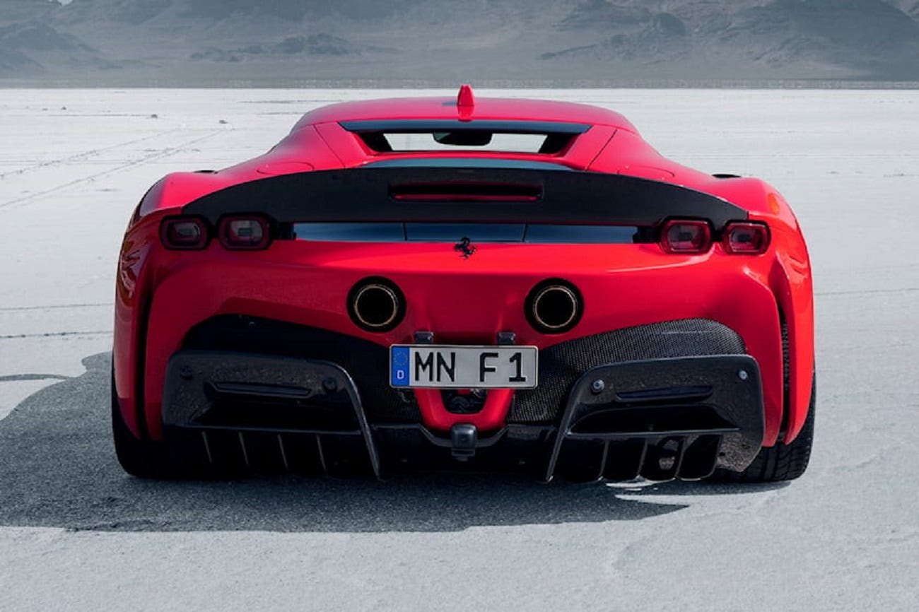 Novitec SF90 Stradale rossa posteriore
