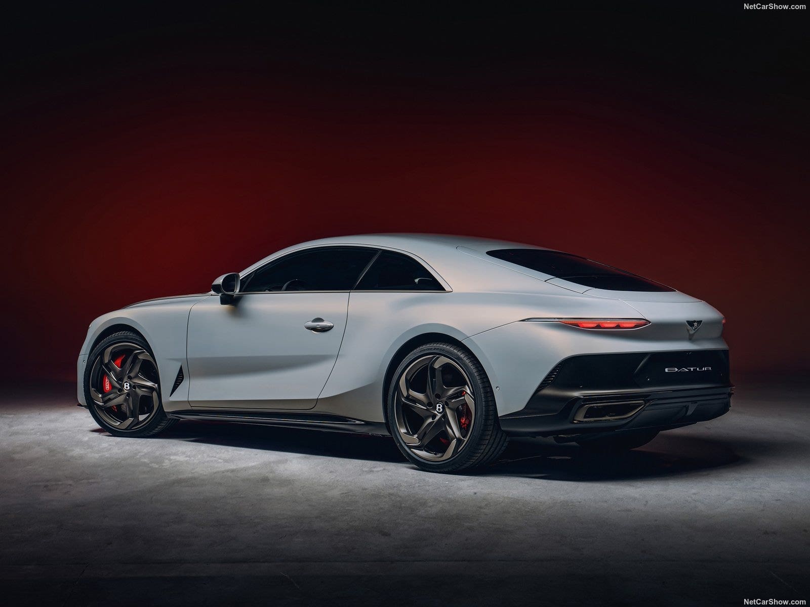 Bentley Mulliner Batur tre quarti posteriore