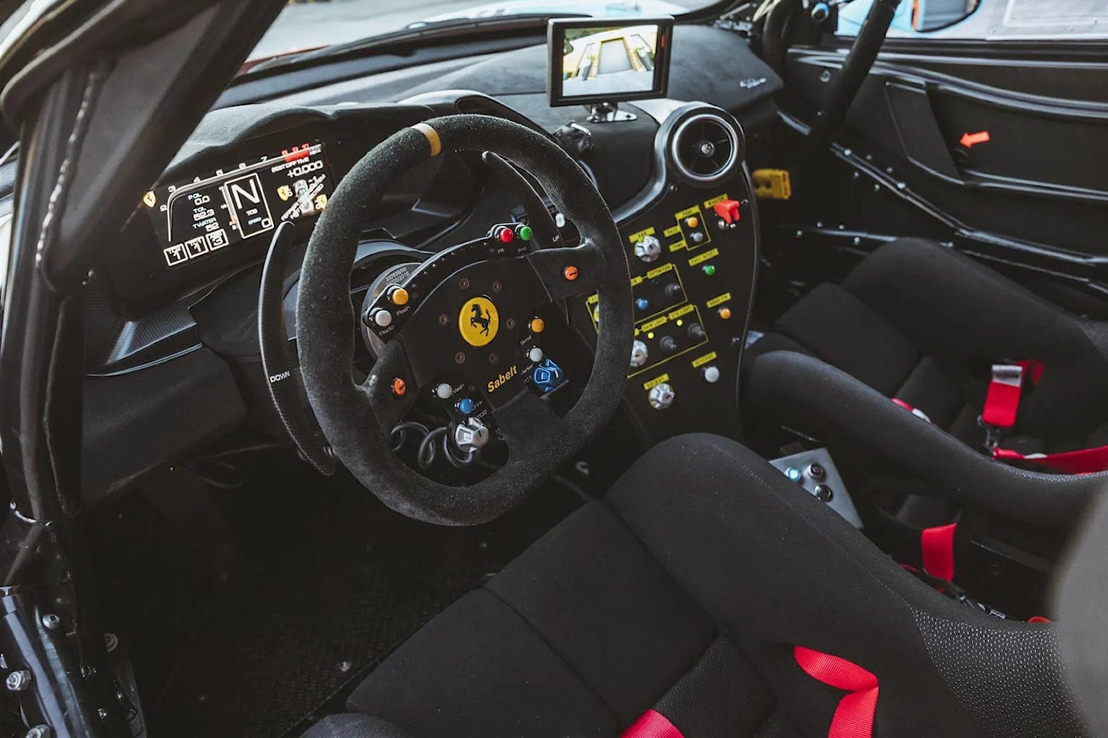 Interni Ferrari 488 Challenge