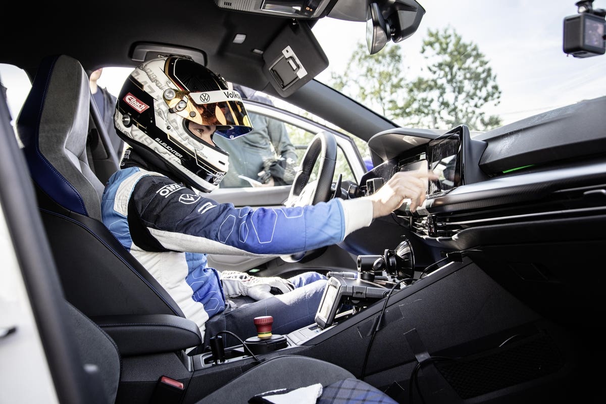 Volkswagen Golf R 20 Years record Nurburgring