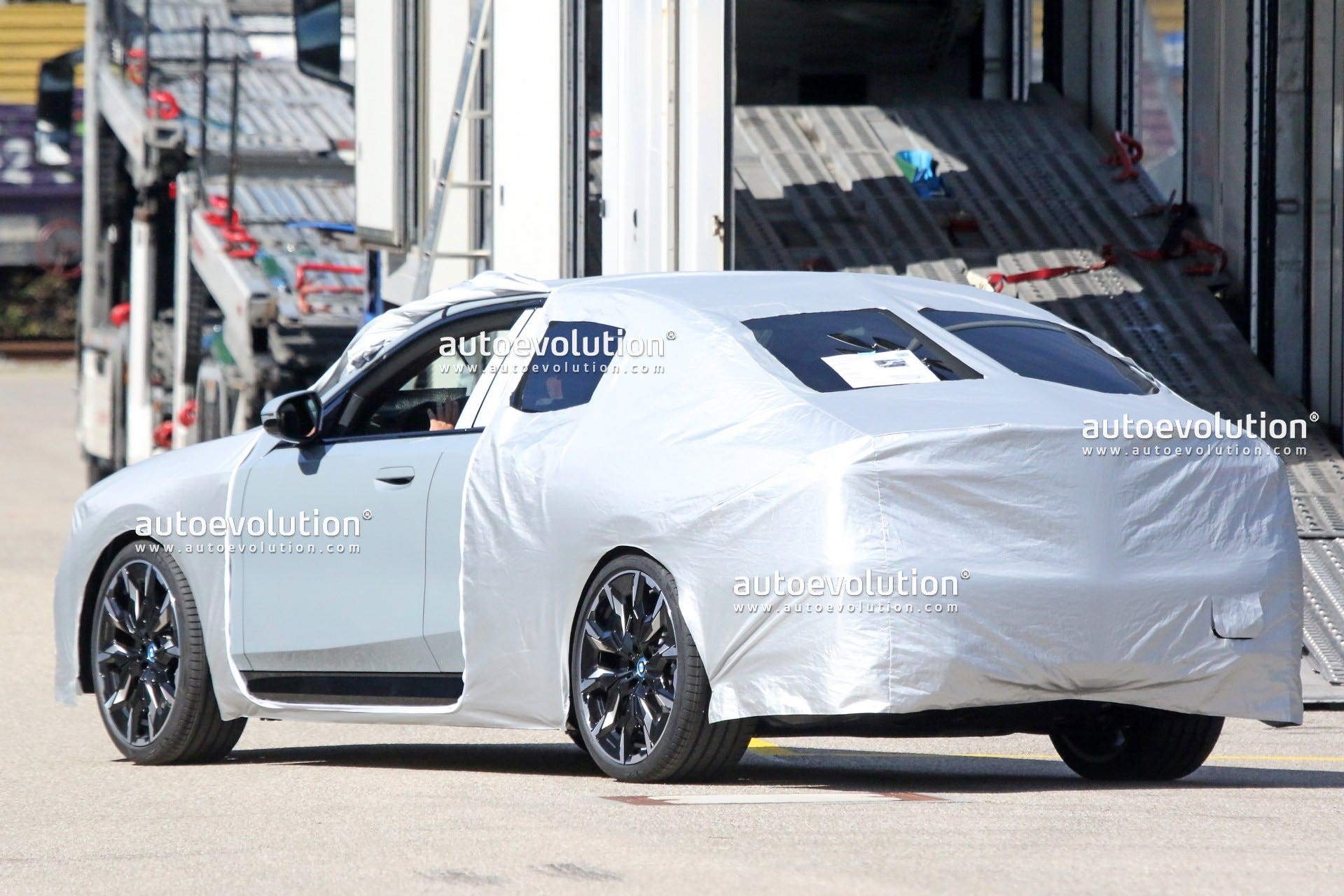 BMW i5 xDrive
