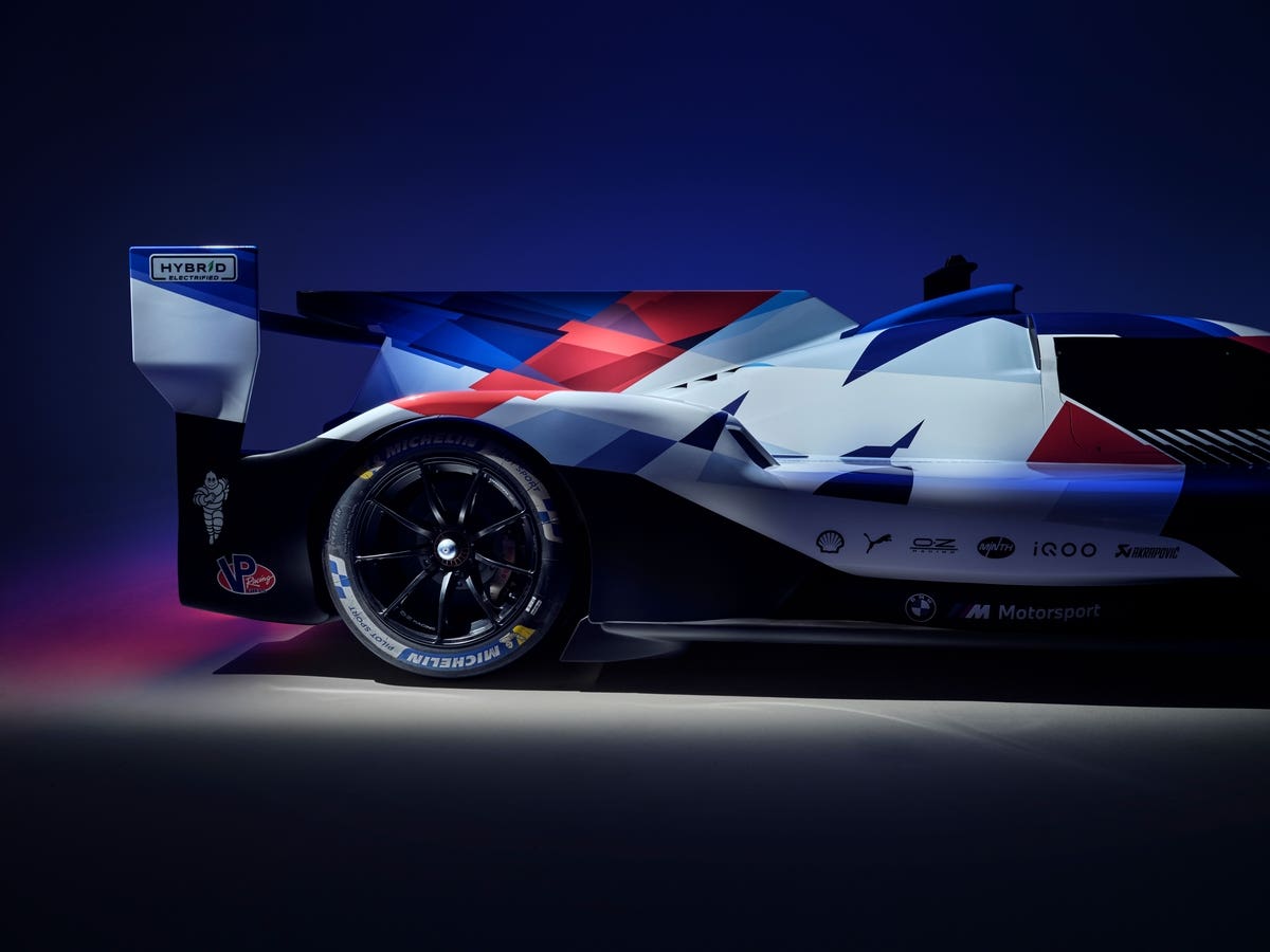 BMW M Hybrid V8 livrea da gara