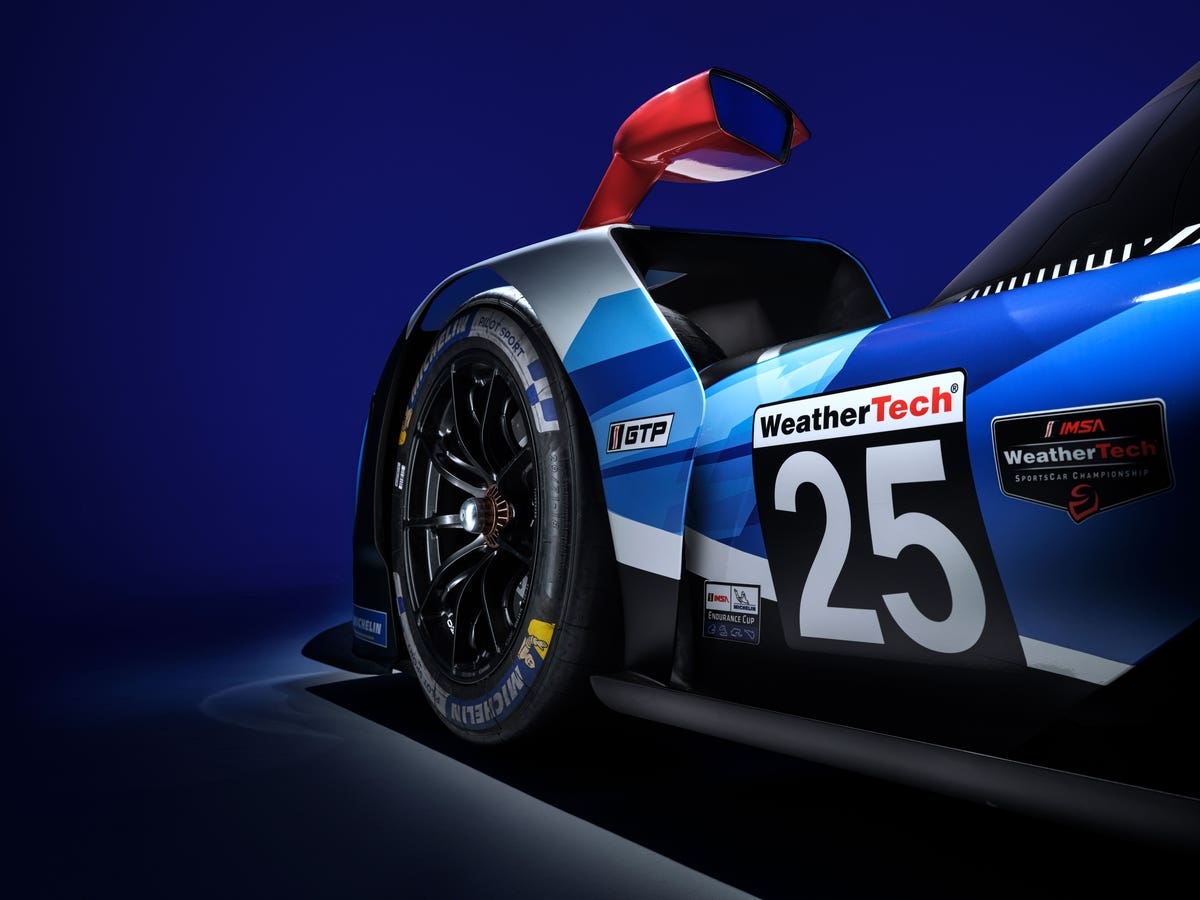 BMW M Hybrid V8 livrea da gara