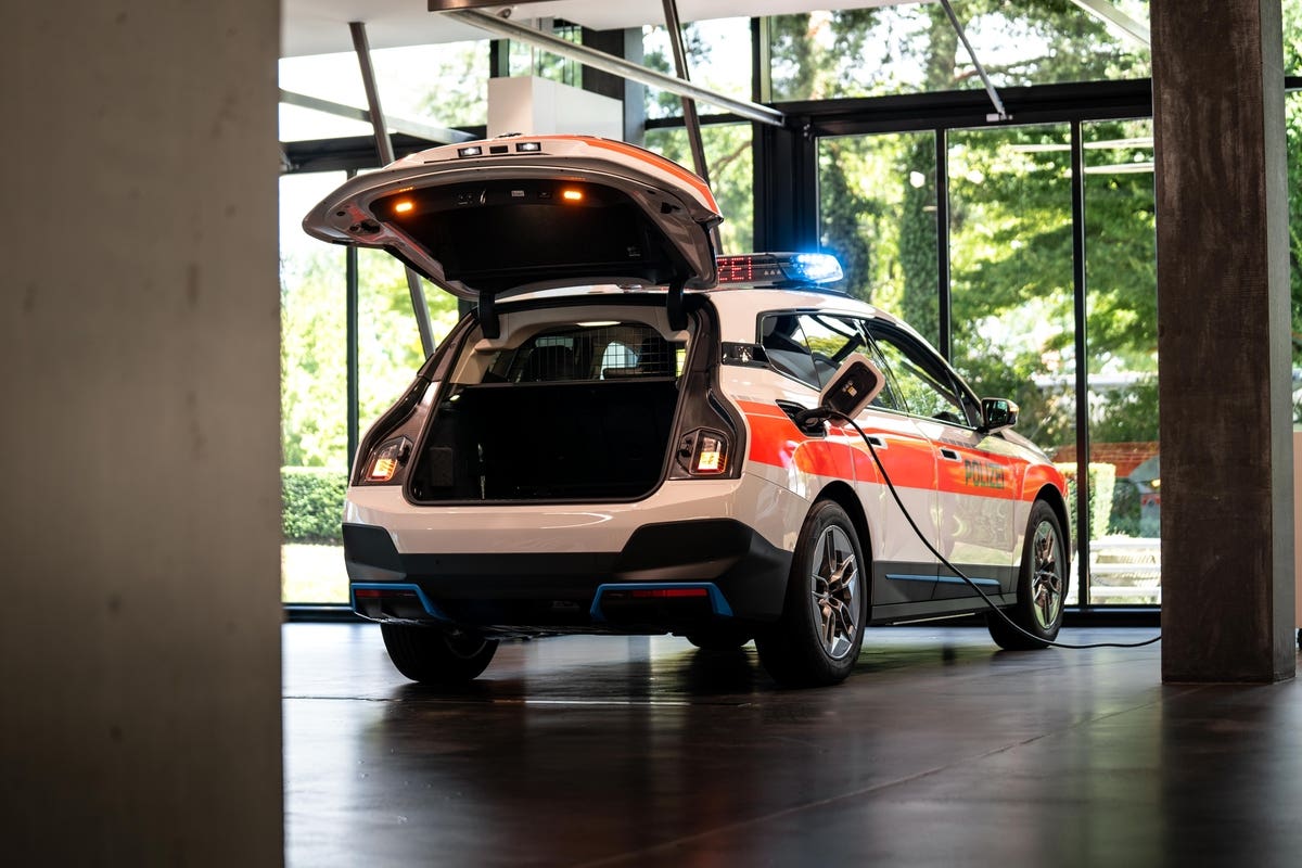 BMW iX polizia svizzera