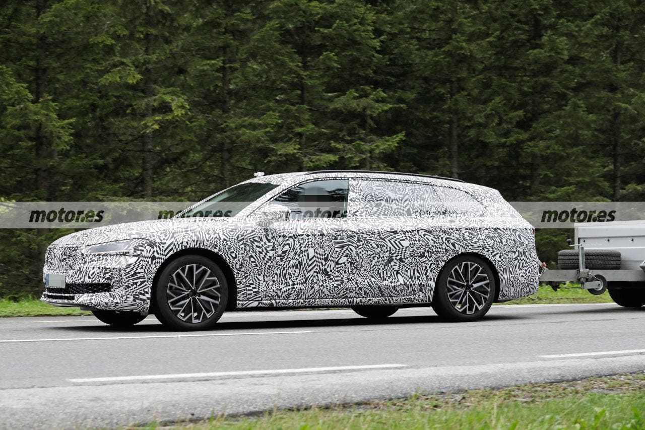 Skoda Superb Combi foto spia