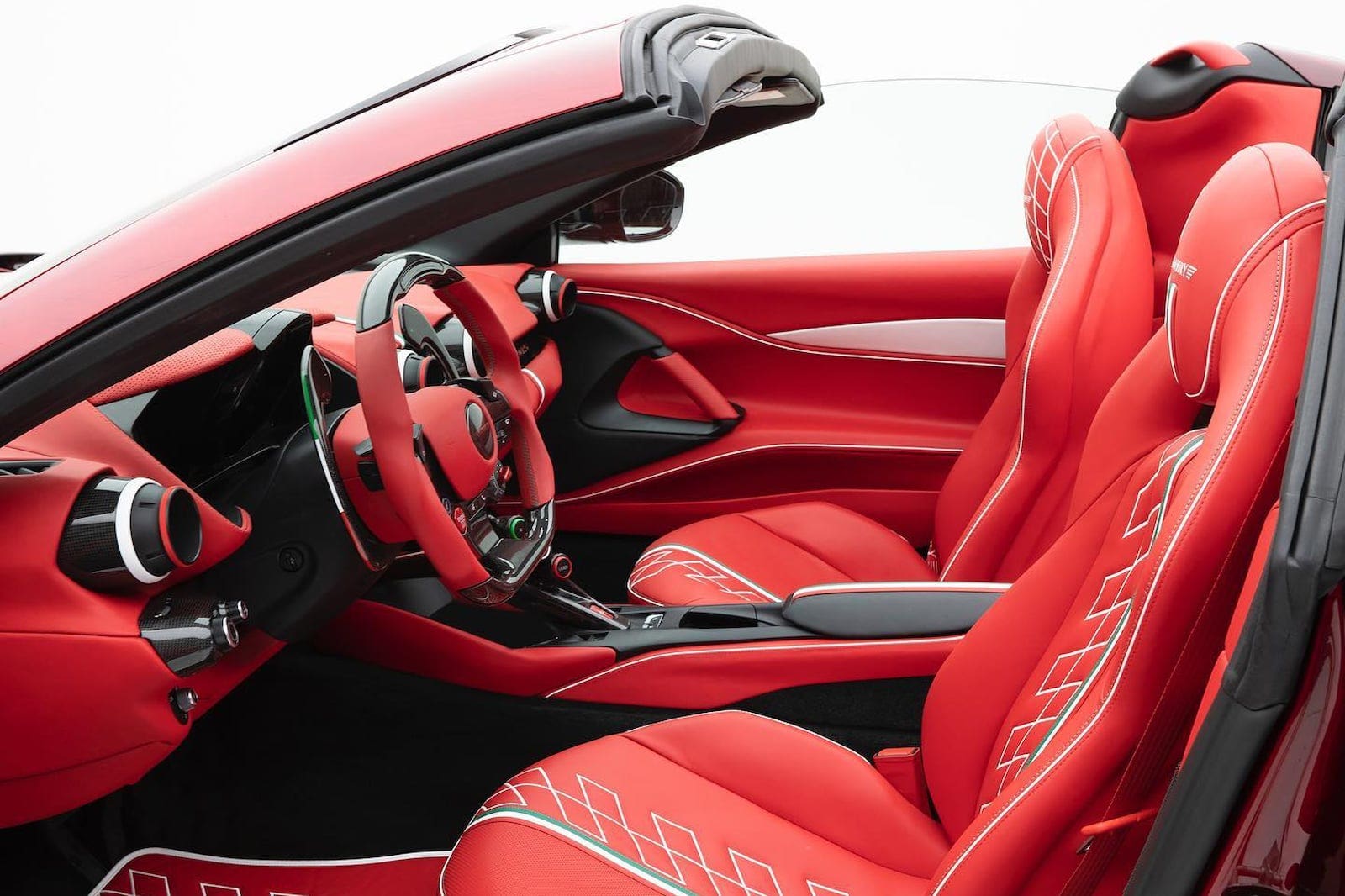 Interni Ferrari 812 GTS by Mansory