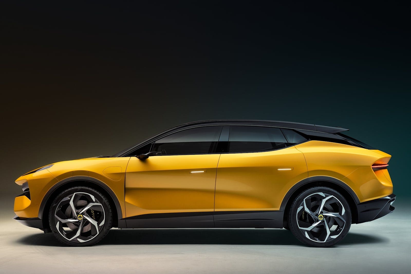 Lotus Eletre laterale gialla