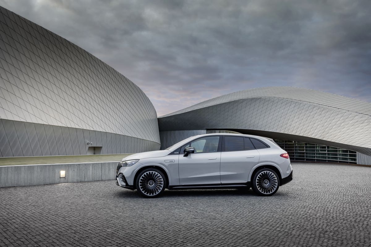 Mercedes-AMG EQE SUV