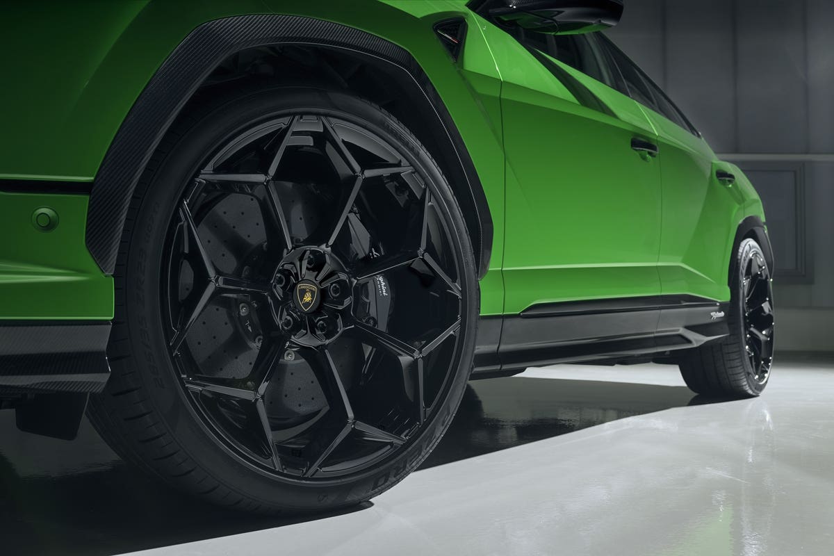 Pirelli P Zero Trofeo R Lamborghini Urus Performante
