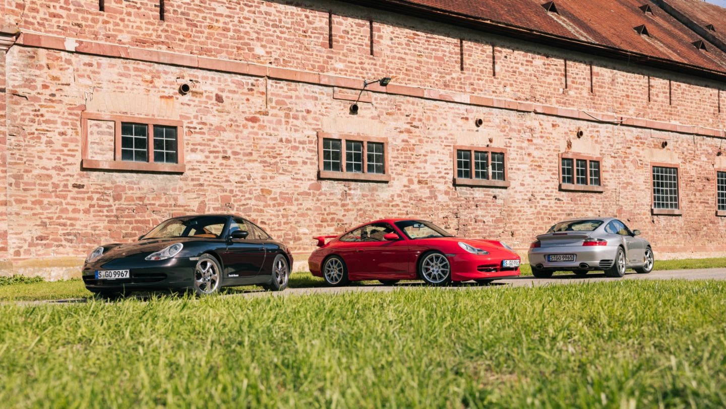 911 996