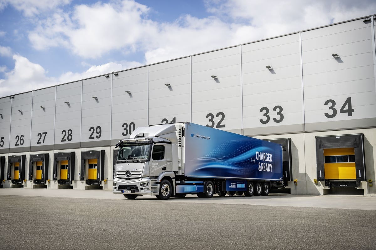 Mercedes eActros LongHaul