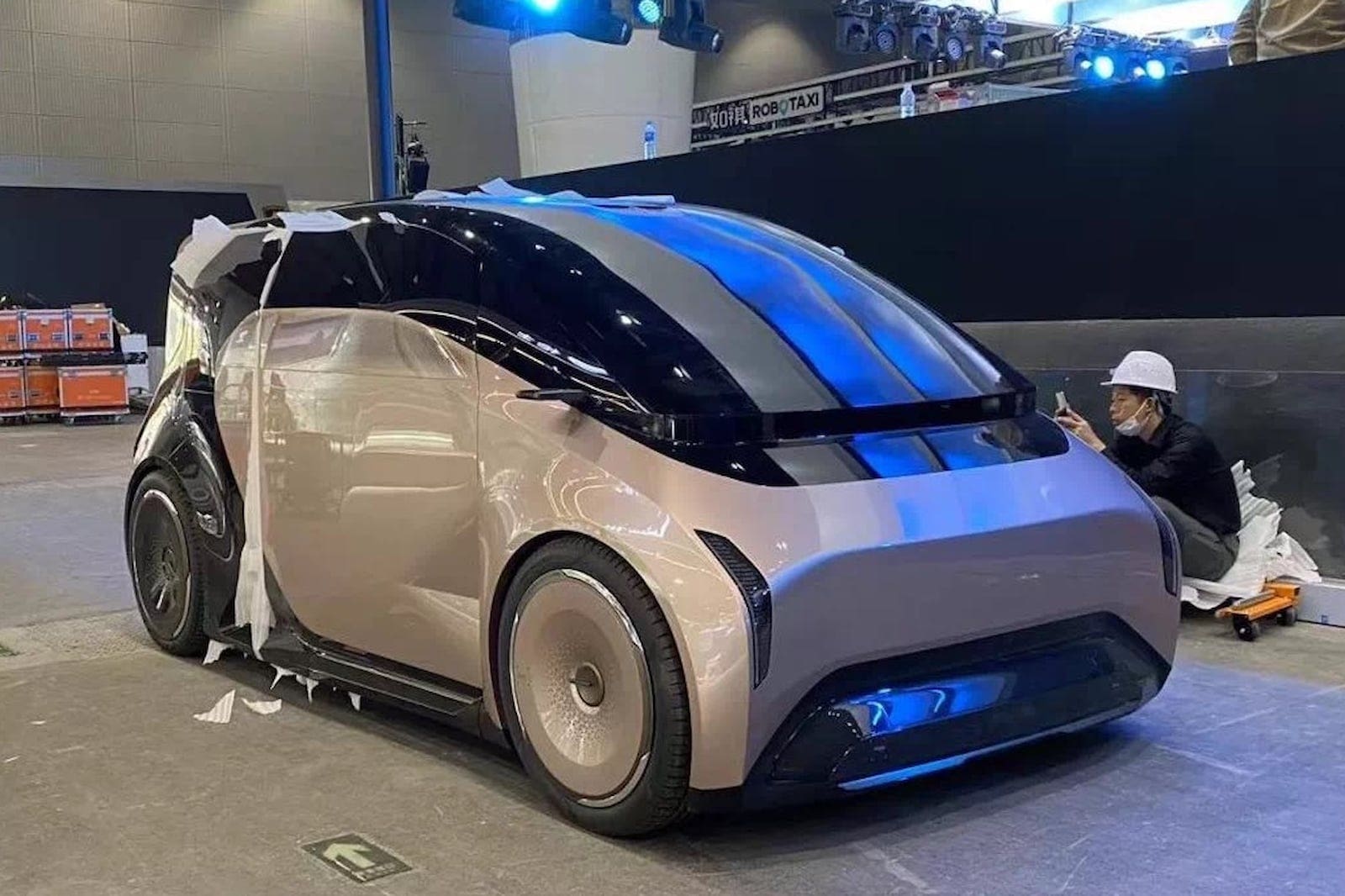 auto elettrica cinese prende fuoco