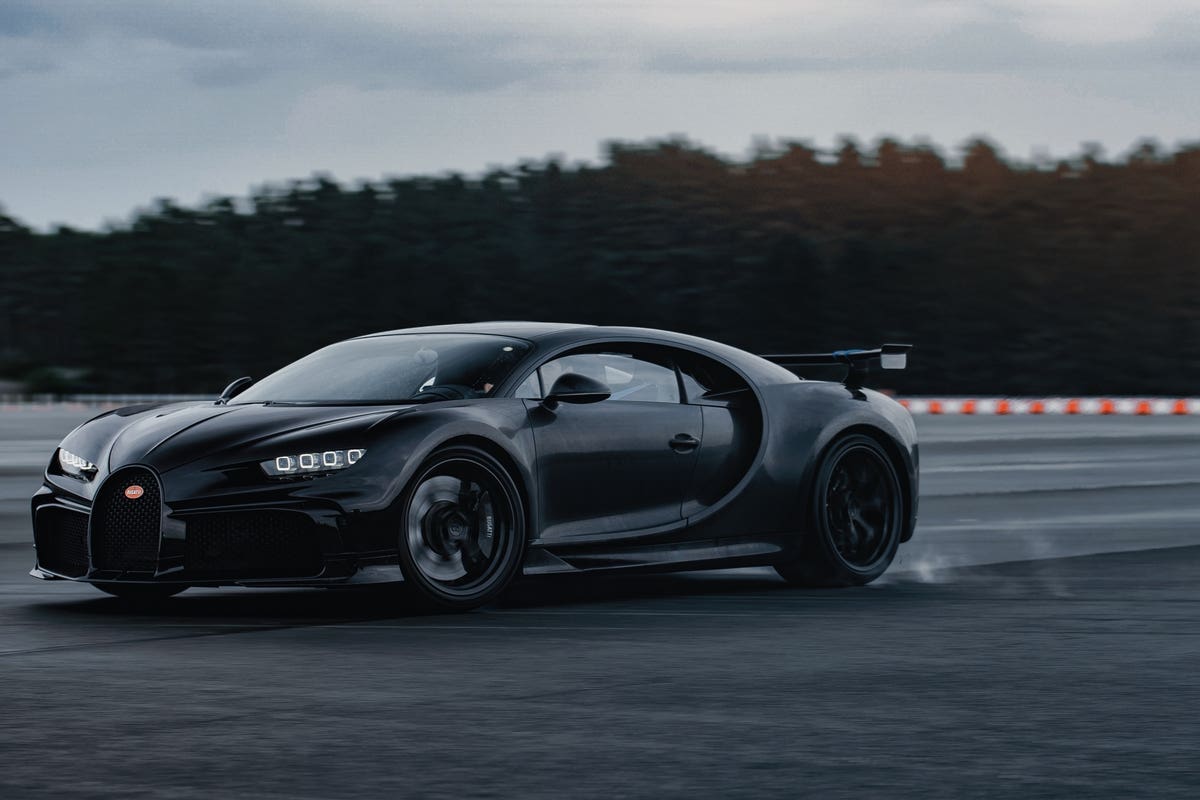 Bugatti Chiron Pur Sport drifting
