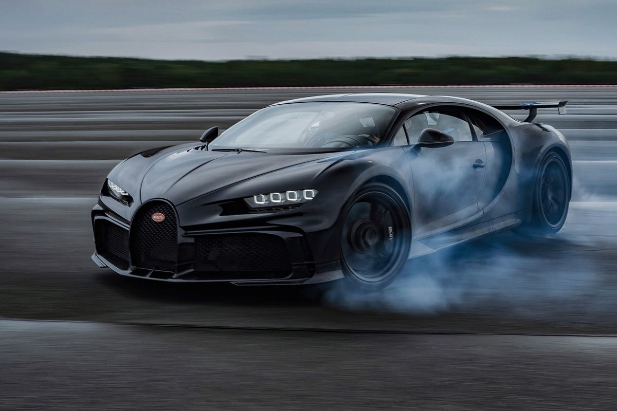 Bugatti Chiron Pur Sport drifting