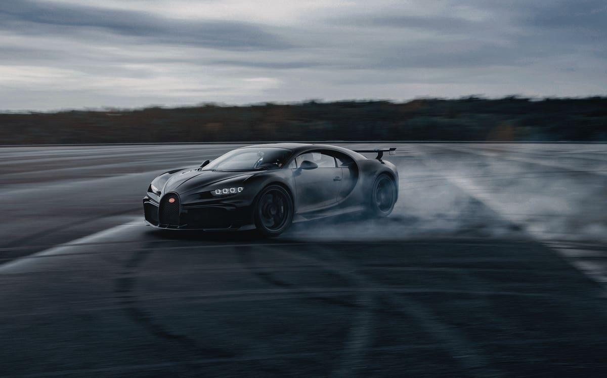 Bugatti Chiron Pur Sport drifting