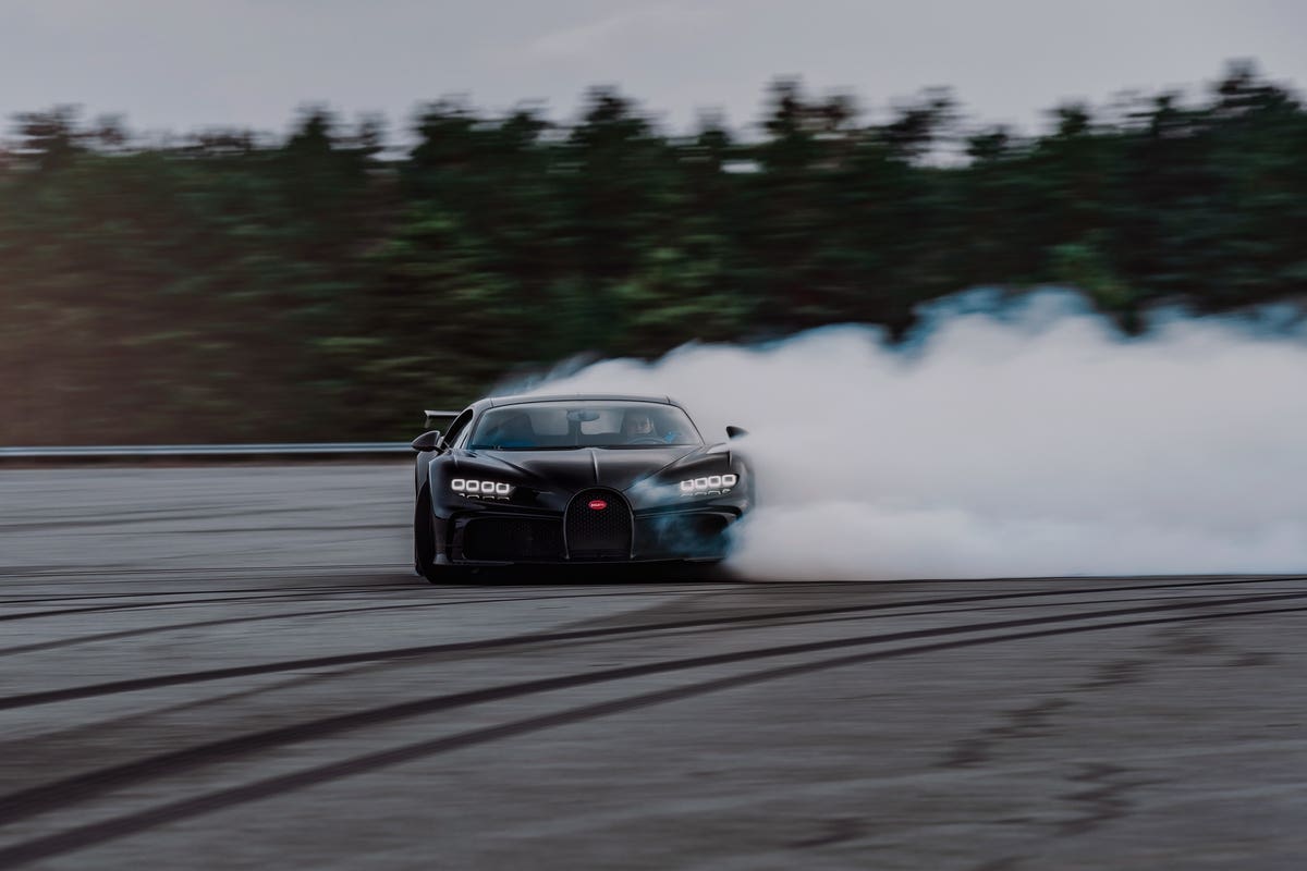 Bugatti Chiron Pur Sport drifting
