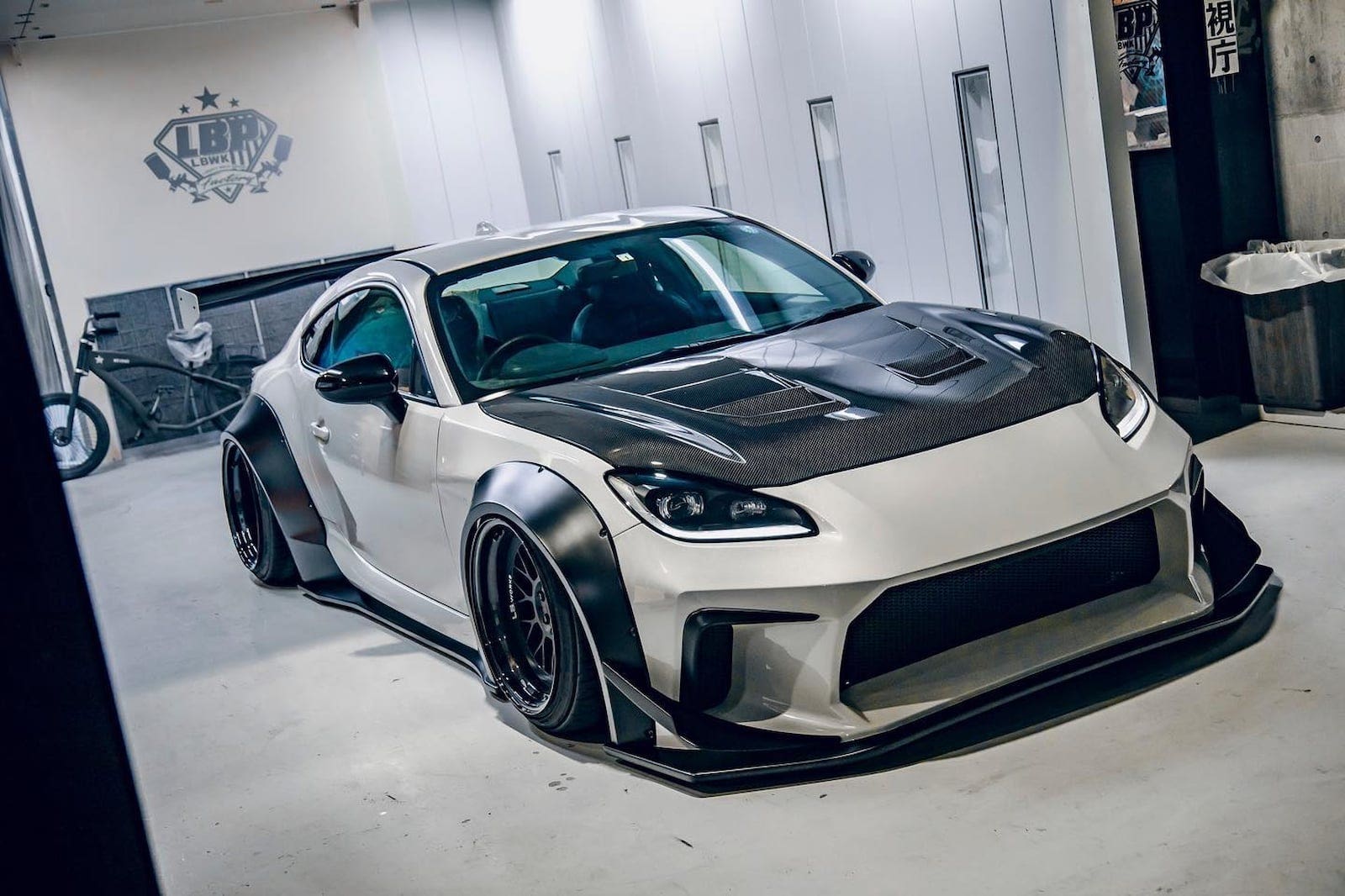 Liberty Walk Toyota GR86