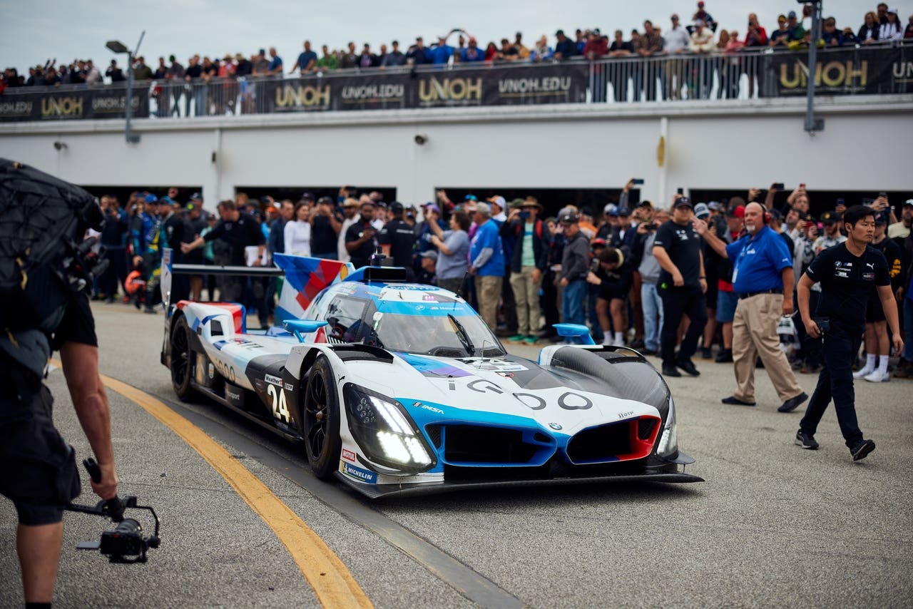 BMW M Hybrid V8 Roar Before the 24