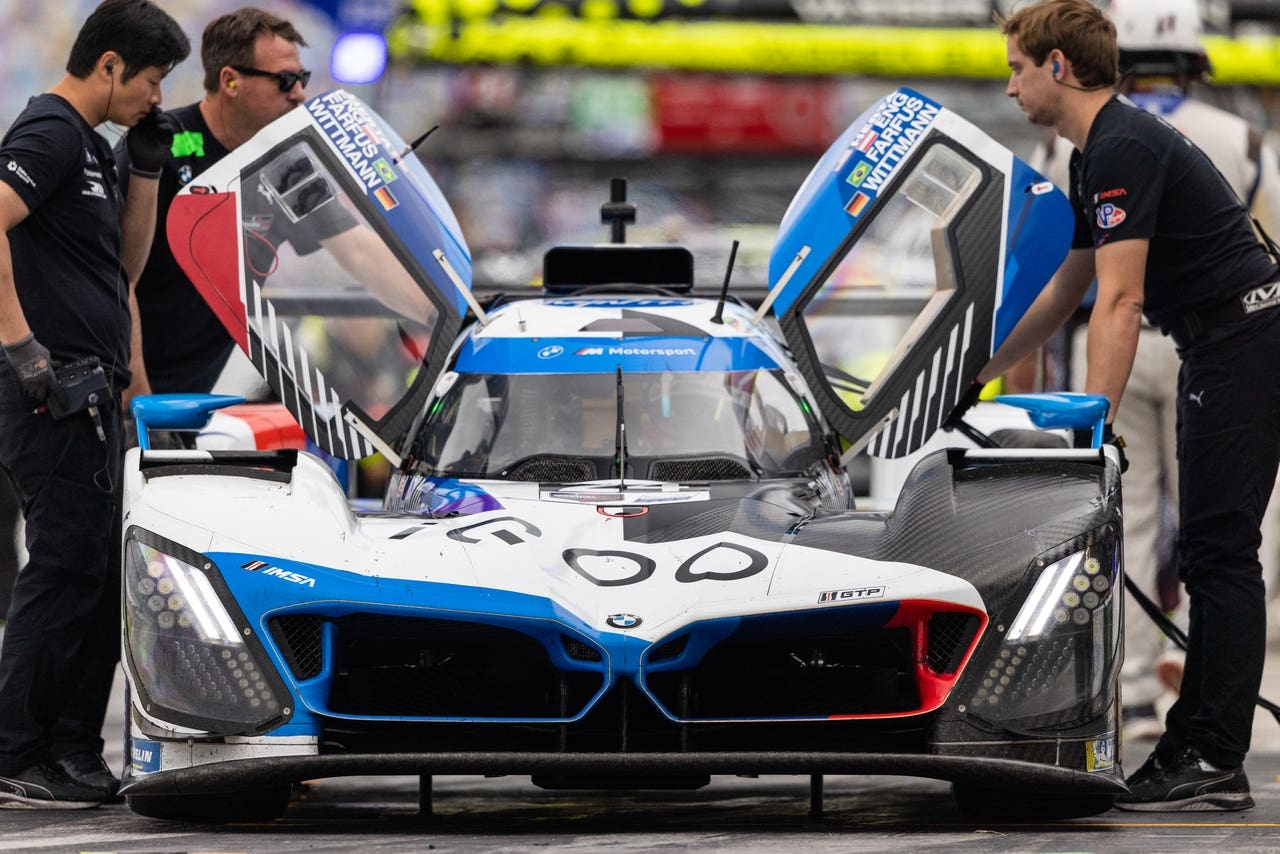 BMW M Hybrid V8 Roar Before the 24