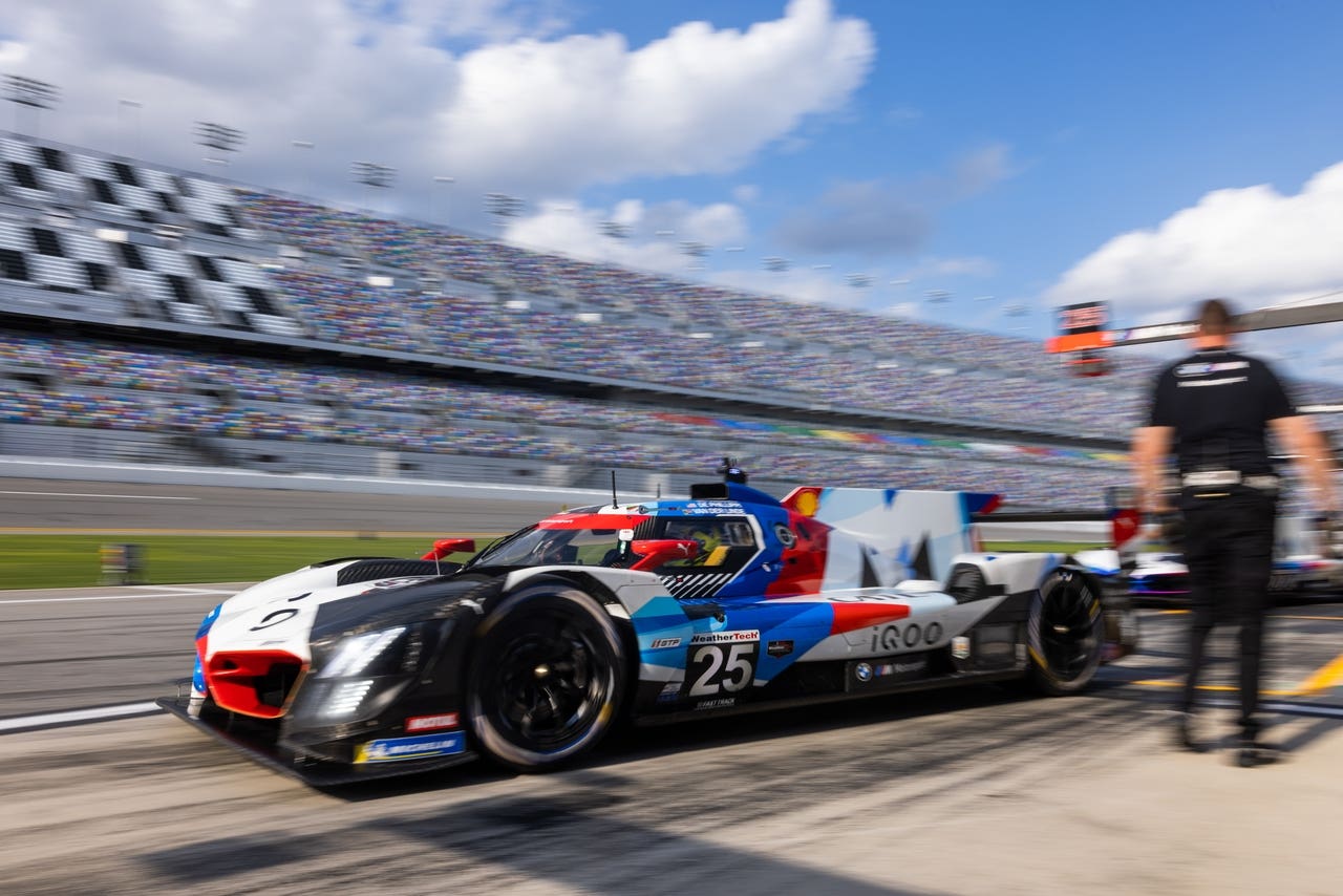 BMW M Hybrid V8 Roar Before the 24