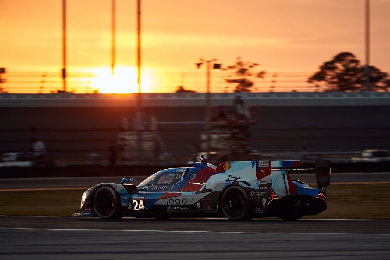 BMW M Hybrid V8 Roar Before the 24