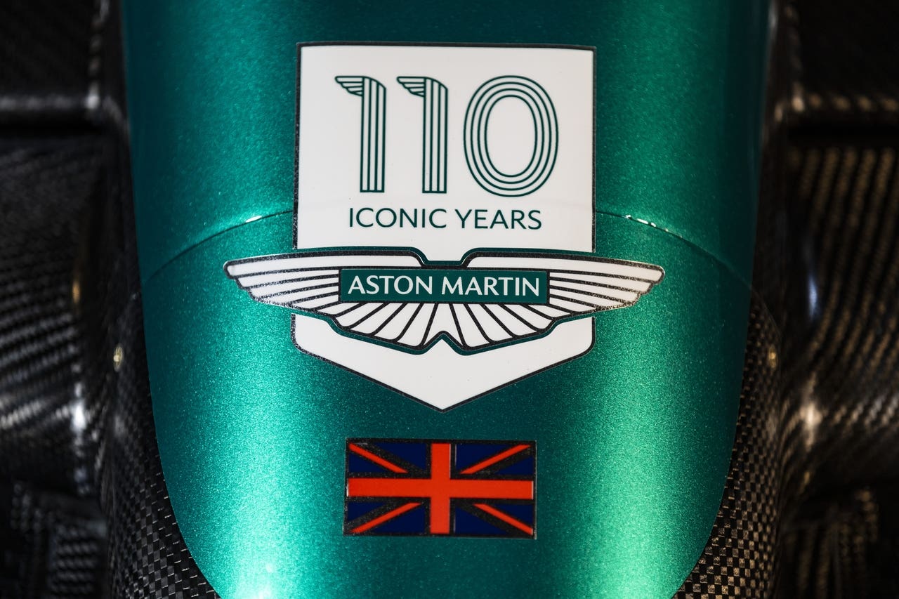 Aston Martin AMR23 logo 110° anniversario