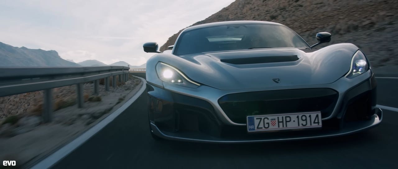 Bugatti Chiron Super Sport vs Rimac Nevera