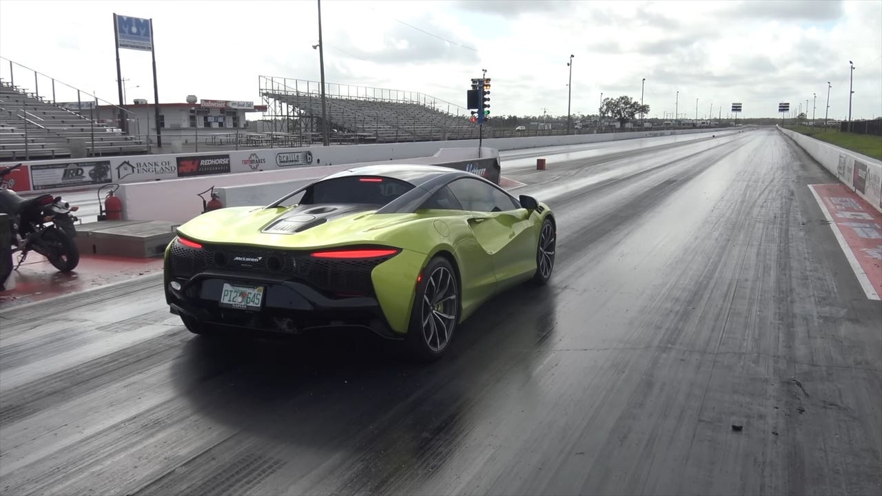 McLaren Artura test drag race
