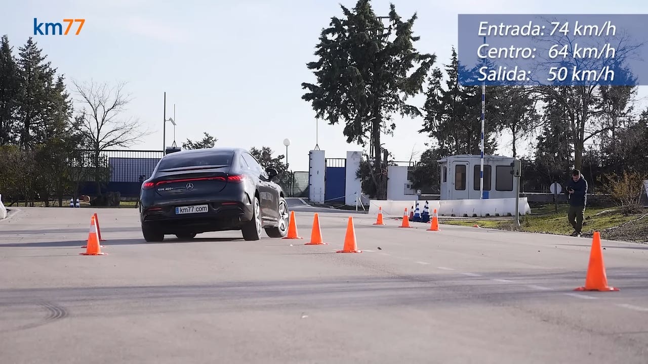 Mercedes EQE 2023 test alce