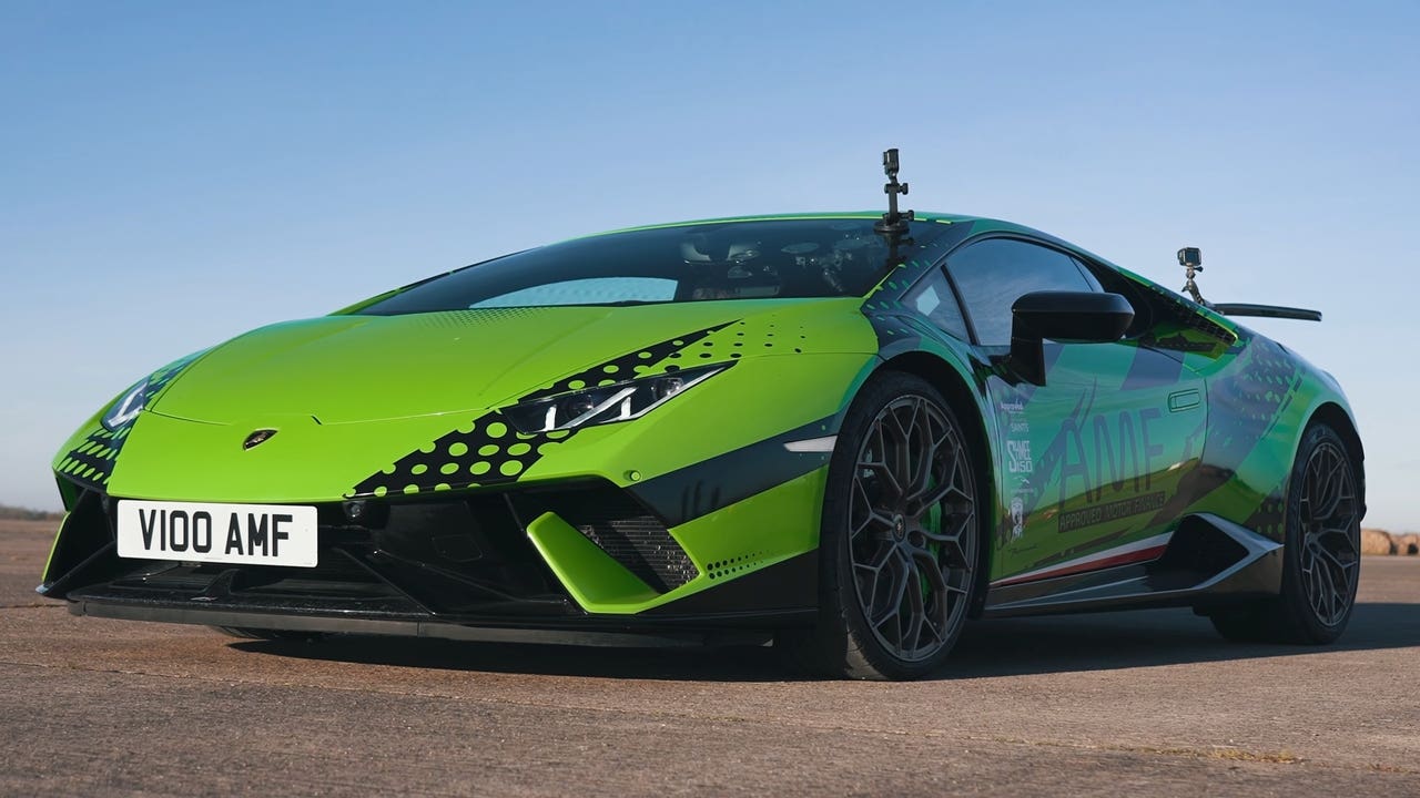 Lamborghini Huracan Performante vs Urus Performante drag race